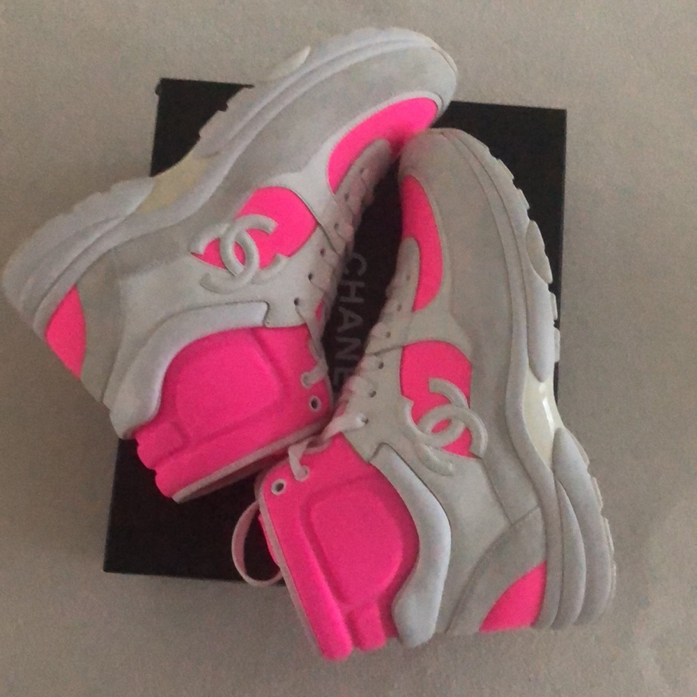 Chanel CC Logo White Pink High Top Sneakers - Picture 7 of 14